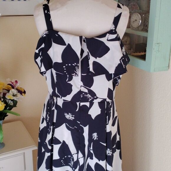 SHEIN Midi Dress - Picture 9 of 15